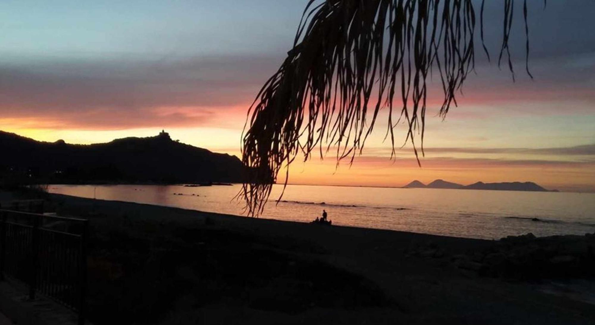 Appartamenti La Baia Del Rais Falcone Exteriér fotografie