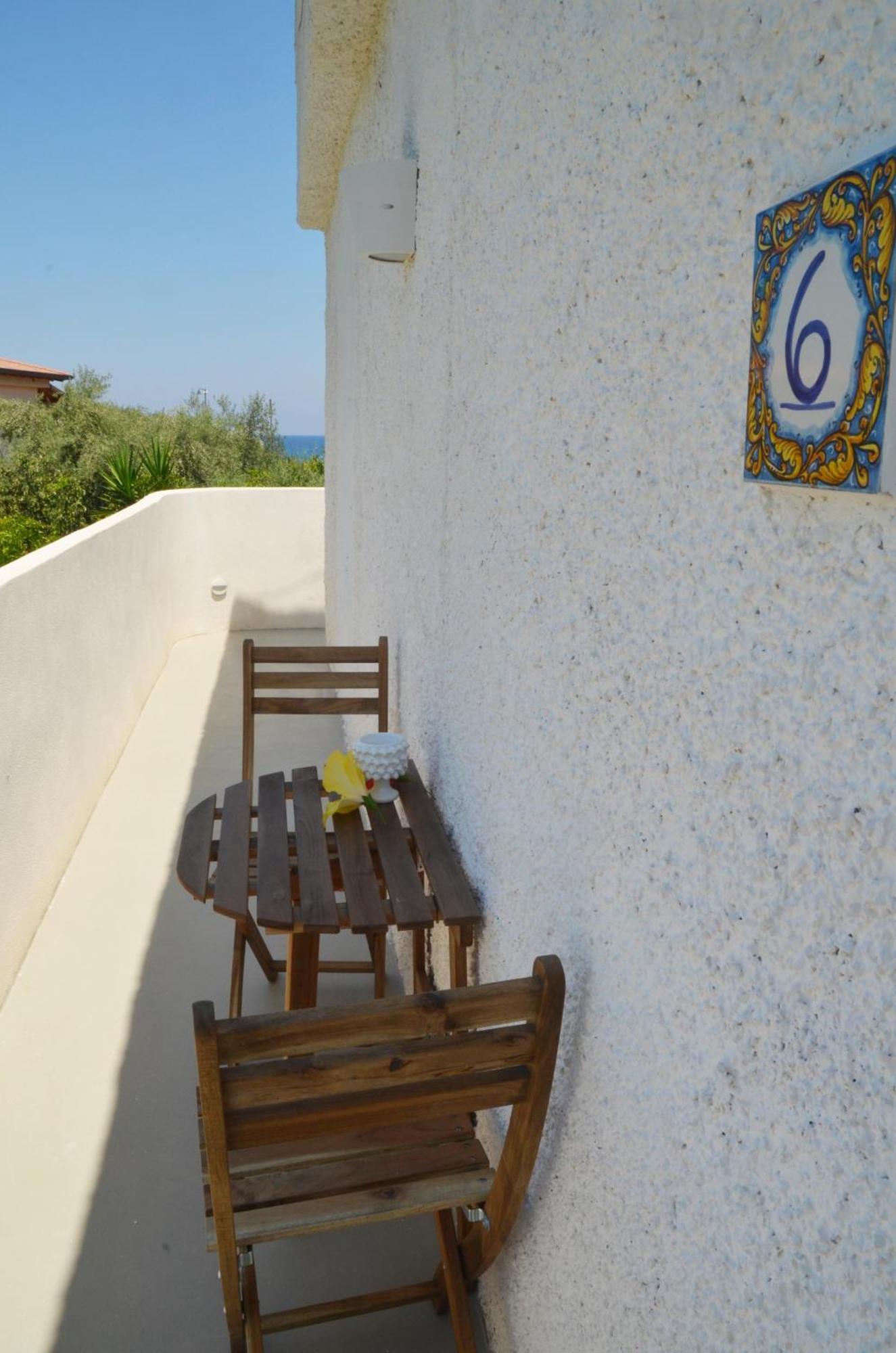 Appartamenti La Baia Del Rais Falcone Exteriér fotografie